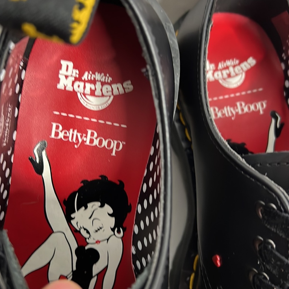 ***SOLD***NWT Dr. Marten Betty Boop Collab Black Leather Platform Shoes - Picture 2 of 11
